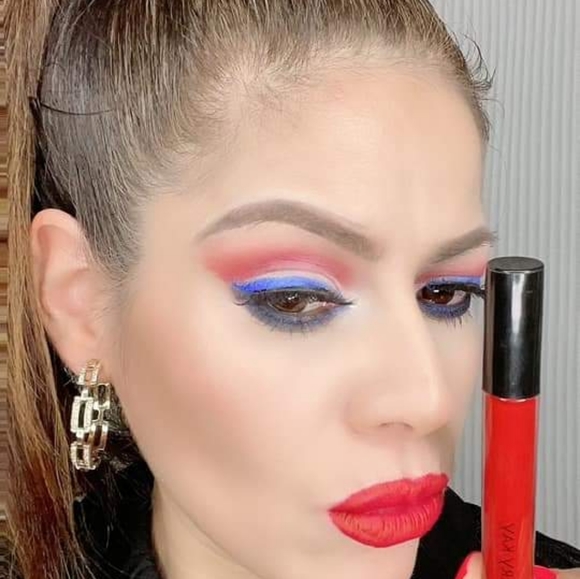 Mary Kay Red Lip Bundle. - Picture 2 of 7